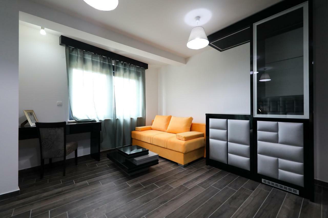Boutique Cosmopolis 1